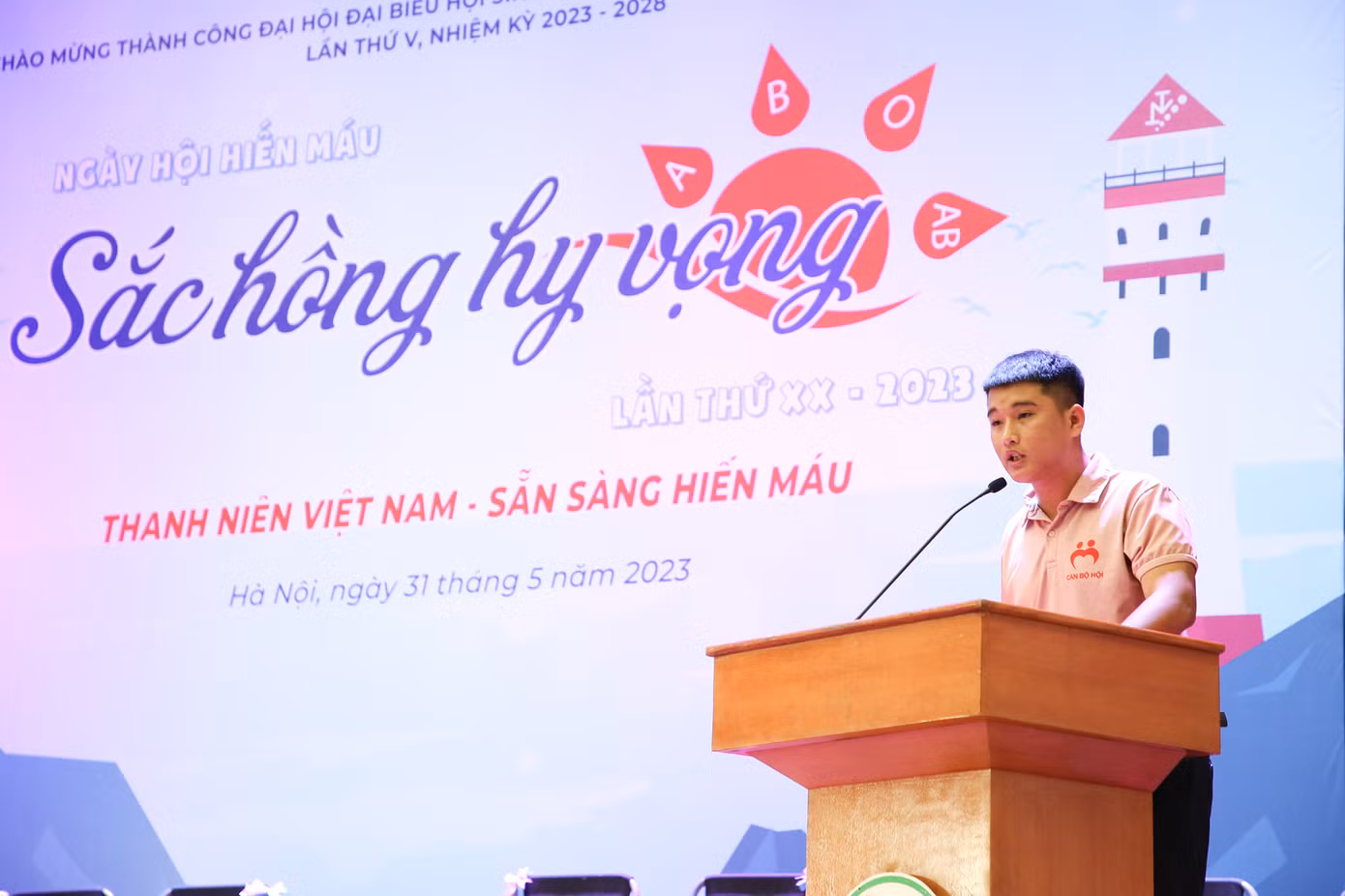 Đồng chí Hoàng Văn Dương – Phó Chủ tịch Hội Thanh niên Vận động hiến máu Hà Nội phát biểu tại chương trình.