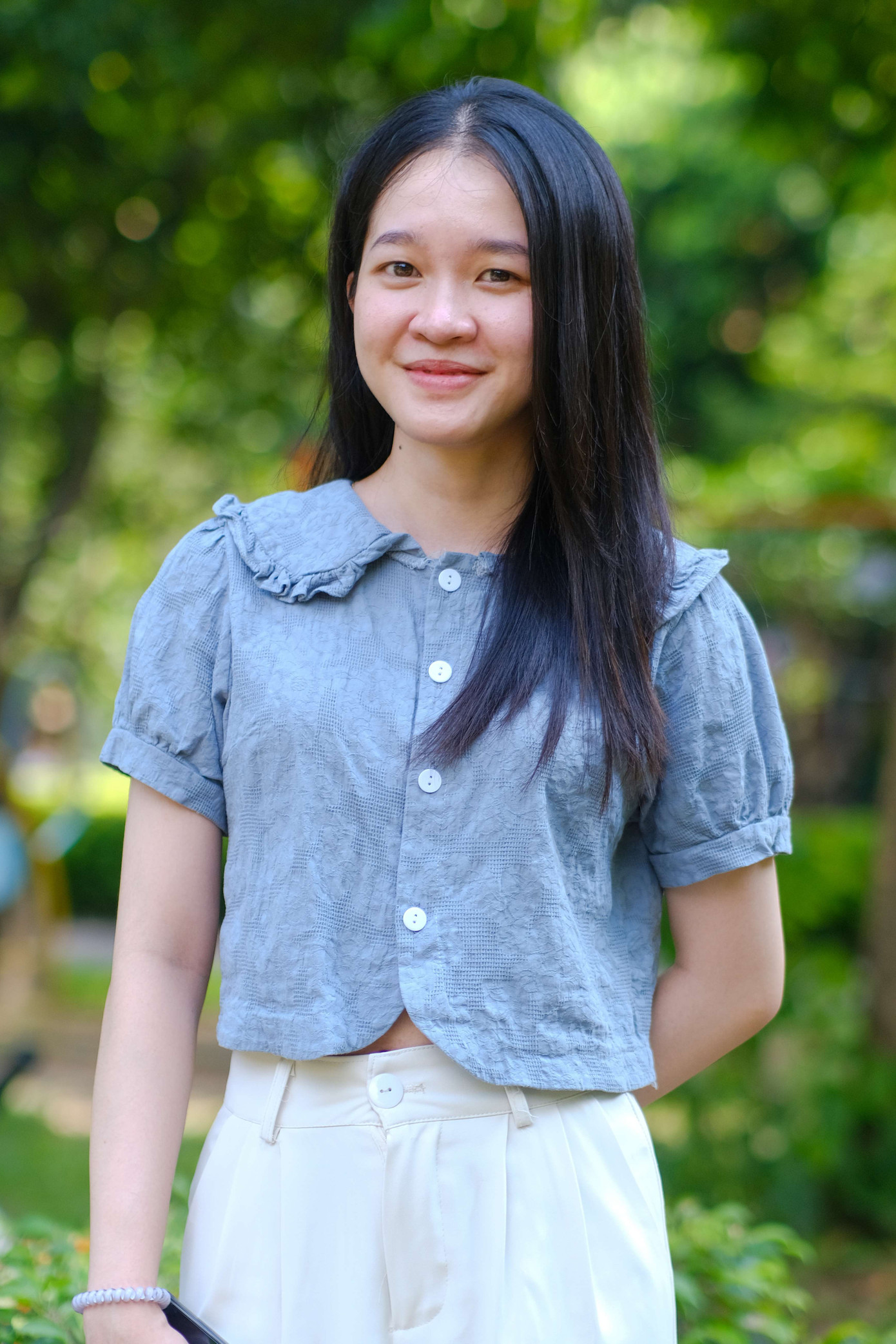 Bạn Visouda, lưu học sinh Lào tại trường Đại học Kinh tế Quốc dân: “Mình rất vui khi được gửi gắm yêu thương tới các em nhỏ của Làng trẻ em SOS, Tham gia hoạt động hữu nghị giữa hai nước Việt-Lào là cơ hội để mình tìm hiểu thêm về đất nước và con người Việt Nam.”