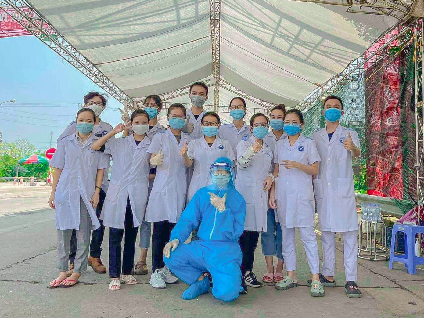 Tham gia phòng trực chốt liên ngành phòng chống dịch bệnh COVID-19. Tham gia phòng trực chốt liên ngành phòng chống dịch bệnh COVID-19.