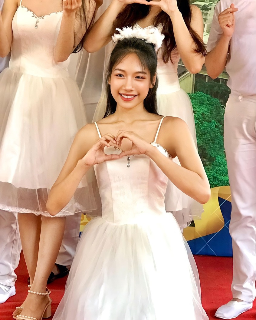 Bảo Trân tham gia các chương trình văn nghệ tại trường. Bảo Trân tham gia các chương trình văn nghệ tại trường.