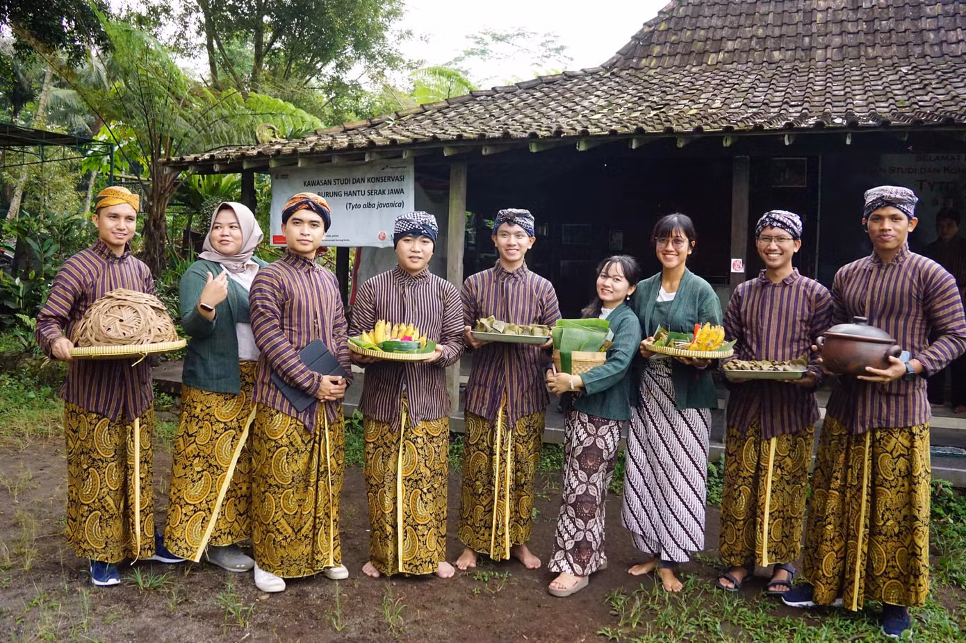 Chuyến thực tế tại Trung tâm bảo tồn Cú trong môn “Bảo vệ tài nguyên rừng”.