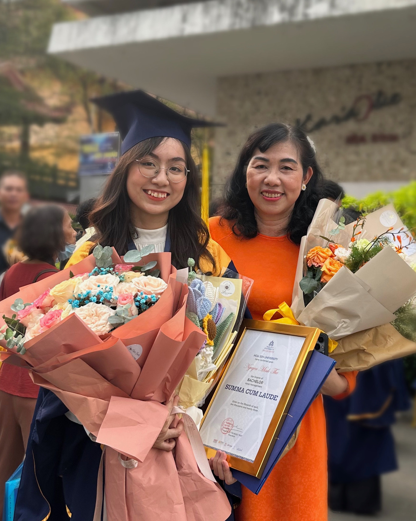 Minh Thu và mẹ. Minh Thu và mẹ.