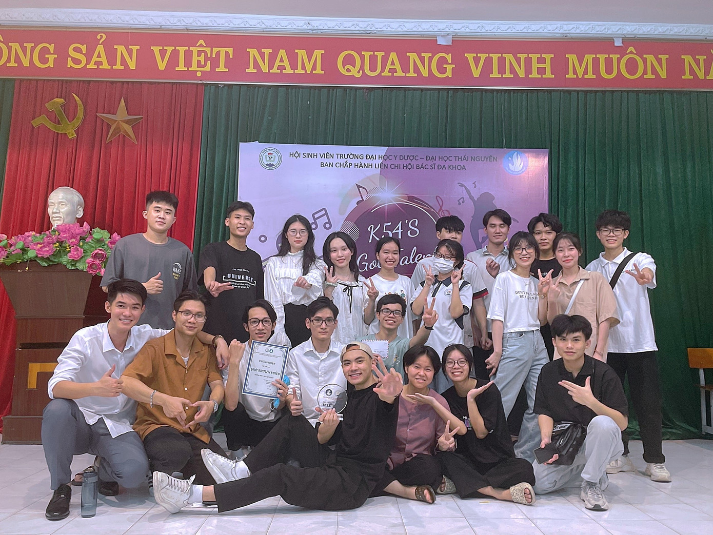 Cùng các bạn diễn kịch trong chương trình “K54’s Got Talent”. Cùng các bạn diễn kịch trong chương trình “K54’s Got Talent”.