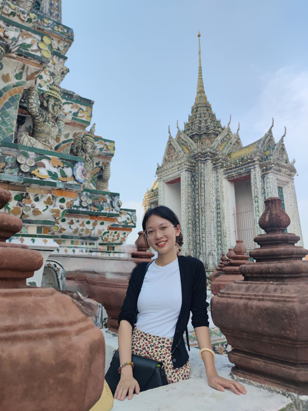 Trần Tú Anh (2003, quê Bắc Ninh), đang theo học ngành Quản trị Kinh doanh Quốc tế tại trường Đại học Ngoại thương Hà Nội.