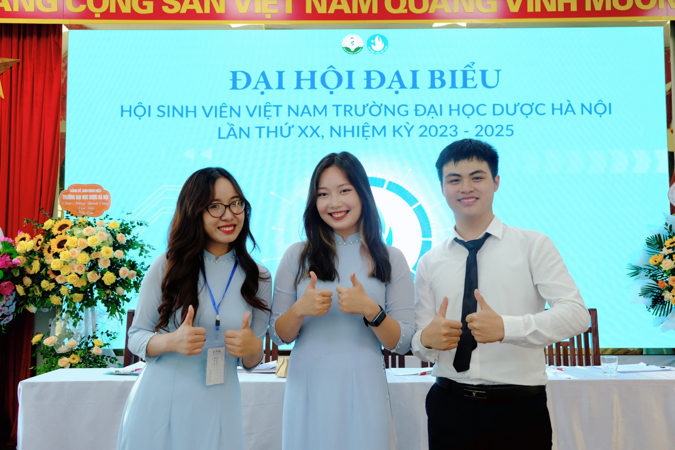 Mai Anh (đeo kính) tại Đại hội Đại biểu Hội Sinh viên Việt Nam Trường Đại học Dược Hà Nội lần thứ XX.