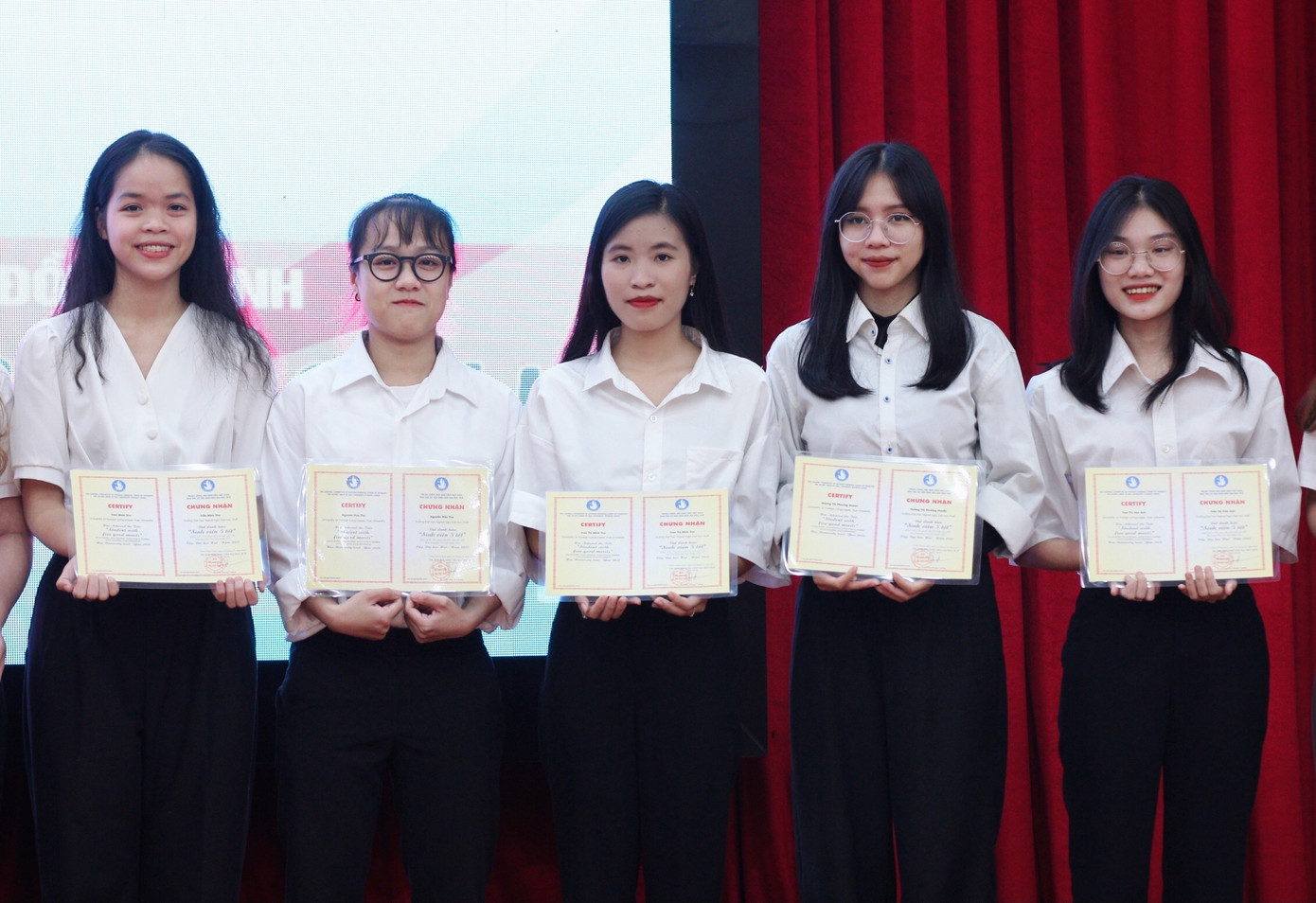 Đạt danh hiệu “Sinh viên 5 Tốt” cấp Đại học Huế năm 2022. Đạt danh hiệu “Sinh viên 5 Tốt” cấp Đại học Huế năm 2022.