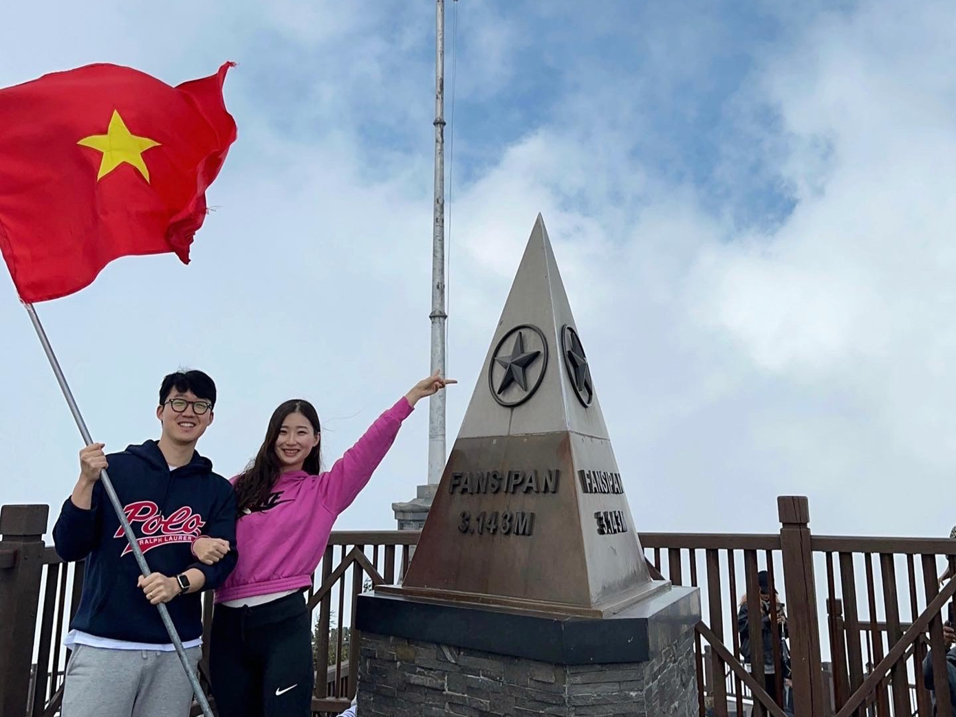 Jayoung cùng bạn trai du lịch tại Fansipan.