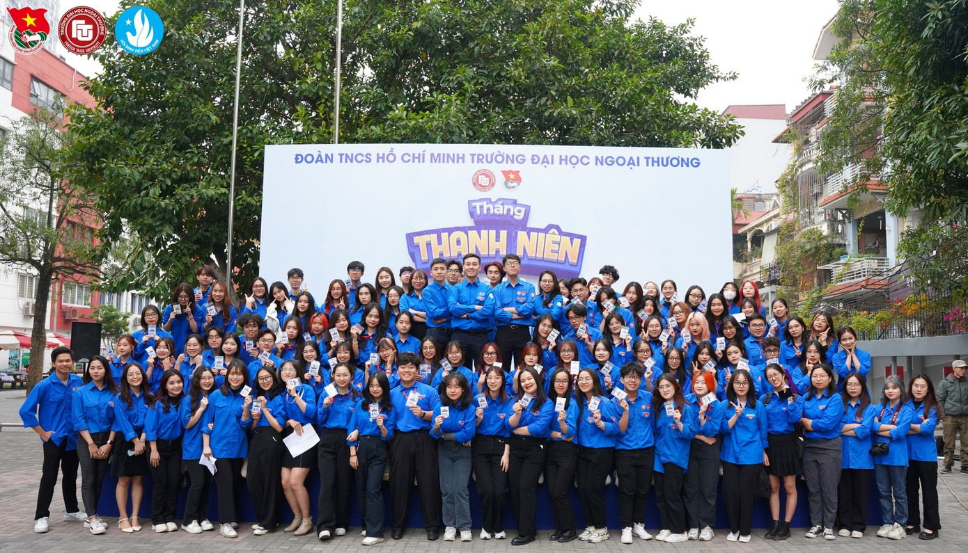 Thành Trung gắn bó và hoạt động Đoàn, cháy hết mình với nhiệt huyết tuổi trẻ. Thành Trung gắn bó và hoạt động Đoàn, cháy hết mình với nhiệt huyết tuổi trẻ.