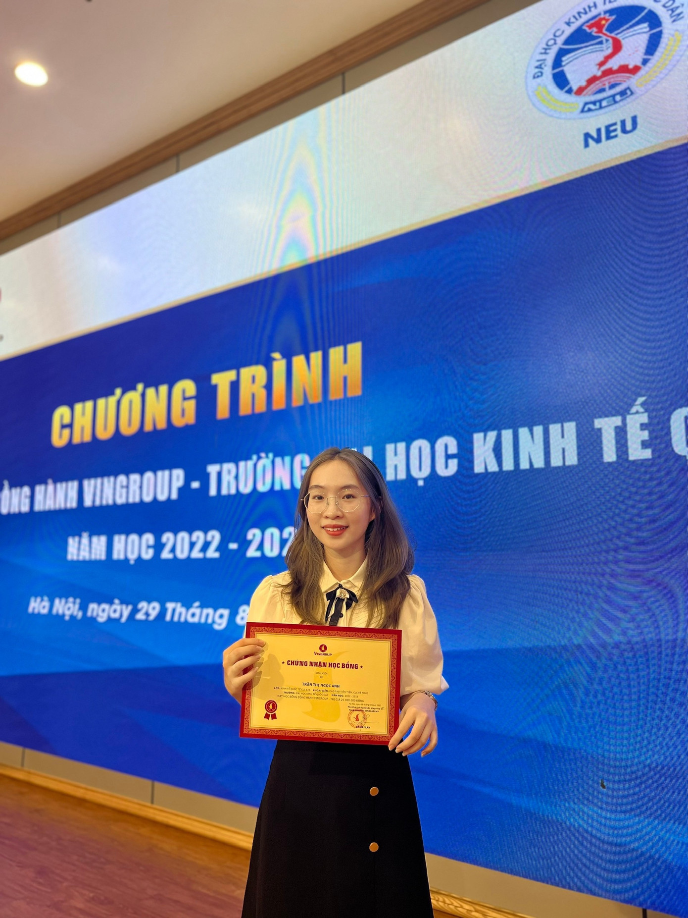 Ngọc Anh nhận Học Bổng Vingroup 2023.