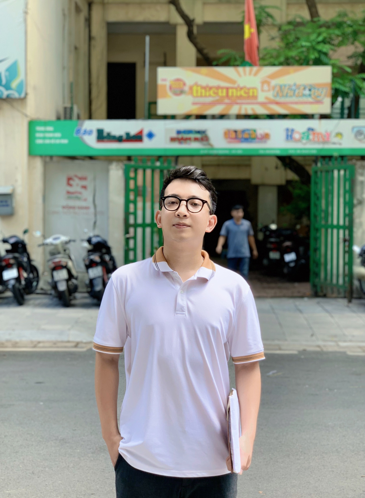 Song song với việc học, Thanh Hoàn cộng tác với các trang báo điện tử. Song song với việc học, Thanh Hoàn cộng tác với các trang báo điện tử.