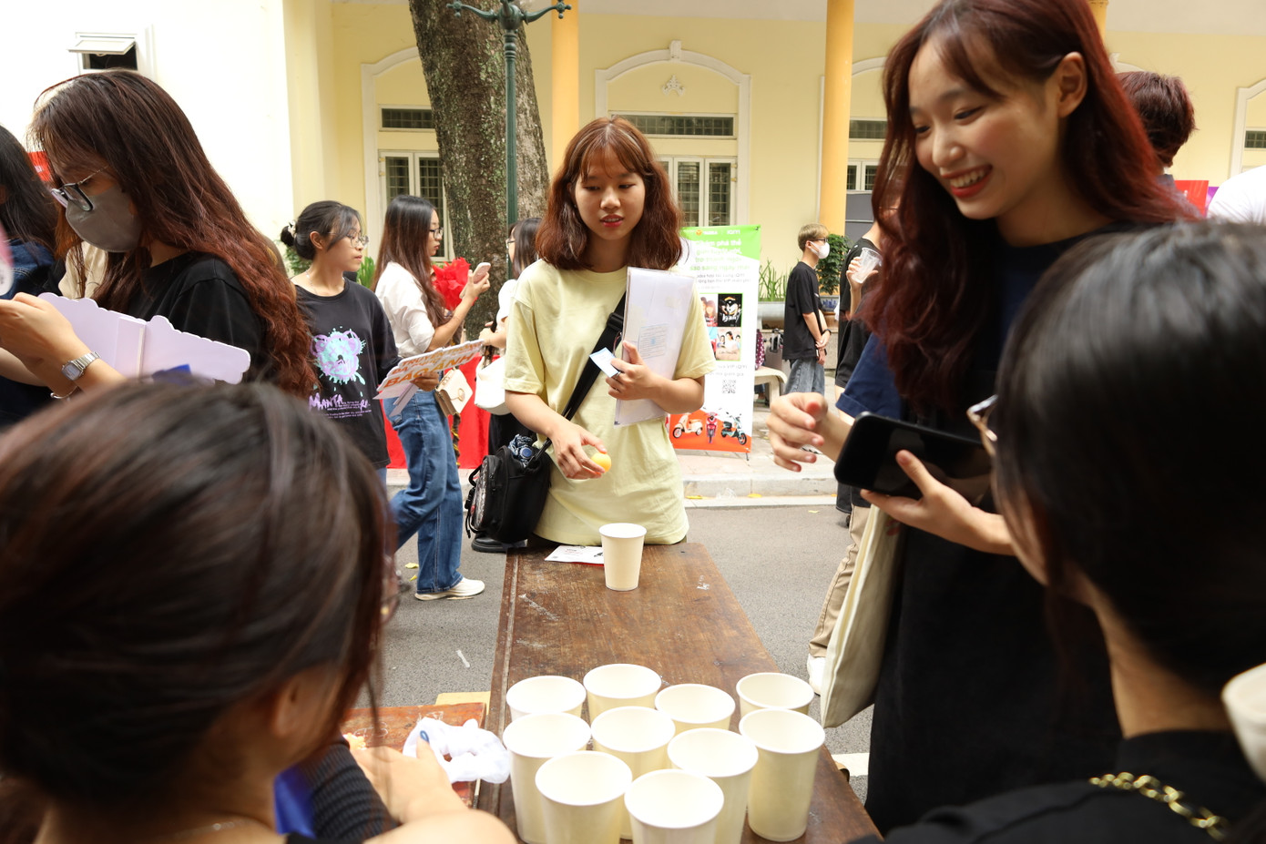 Minigame của Fire up thu hút nhiều bạn sinh viên tham gia. Minigame của Fire up thu hút nhiều bạn sinh viên tham gia.