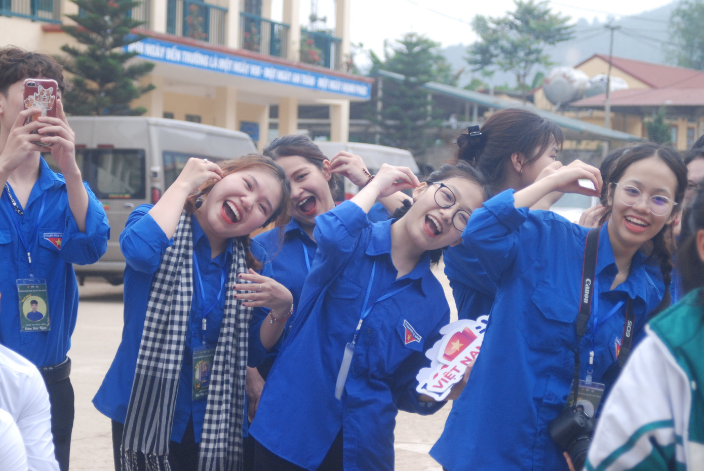 Thu Quỳnh cùng đồng đội tham gia chương trình tình nguyện Xuân Ấm 2023.