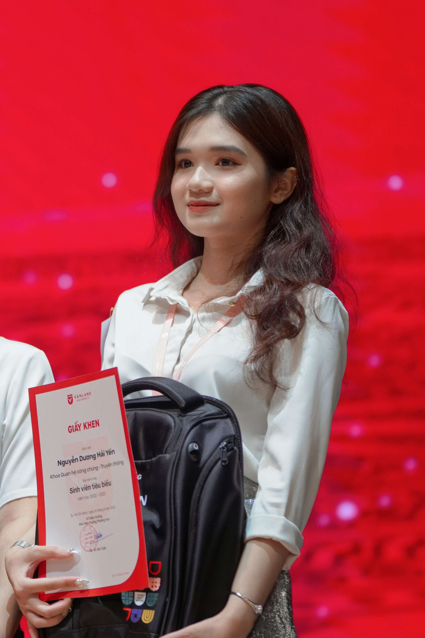 Cô nàng nhận được danh hiệu Sinh viên tiêu biểu cấp Khoa năm 2023. Cô nàng nhận được danh hiệu Sinh viên tiêu biểu cấp Khoa năm 2023.