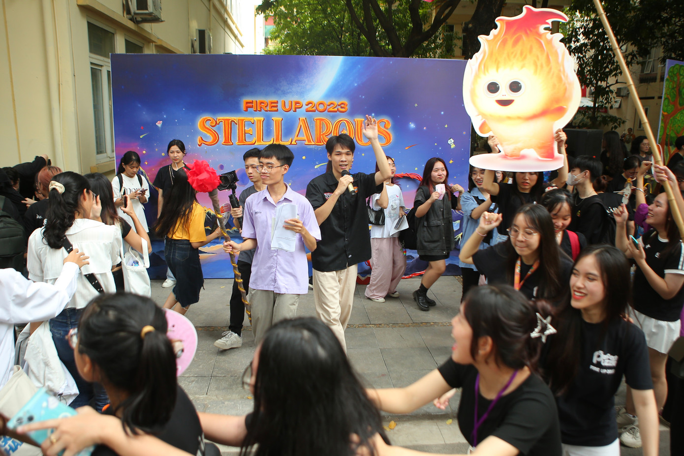 Công tác tiếp sinh diễn ra vô cùng sôi động và náo nhiệt. Công tác tiếp sinh diễn ra vô cùng sôi động và náo nhiệt.