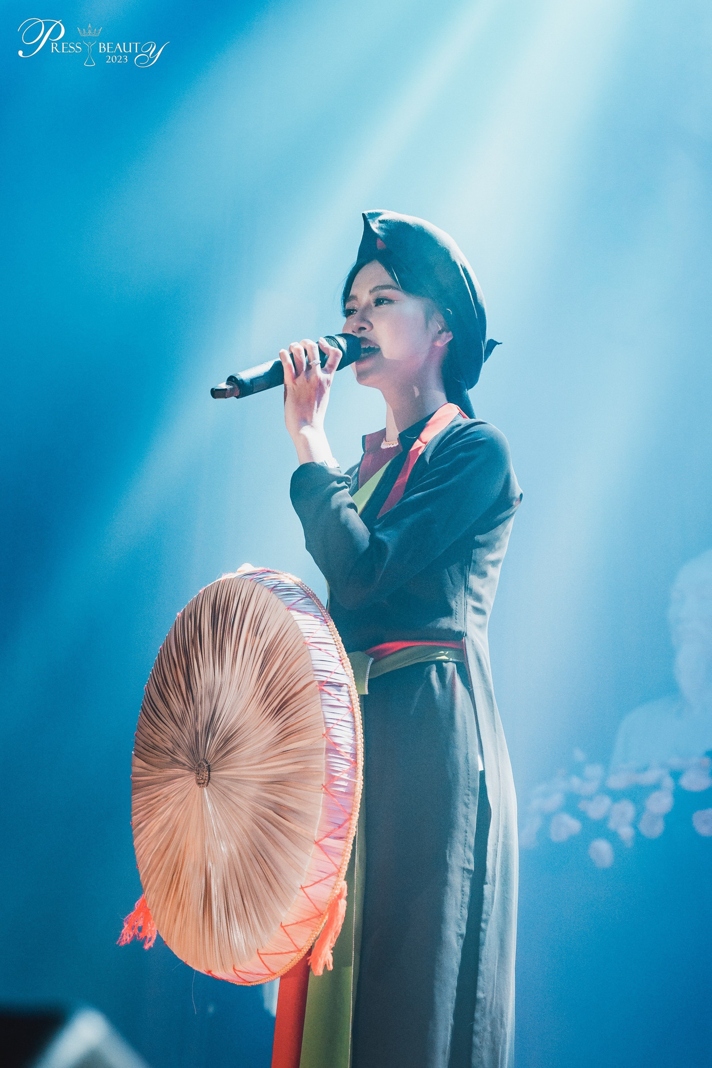 Phương Anh trong phần thi Tài năng tại đêm Bán kết.