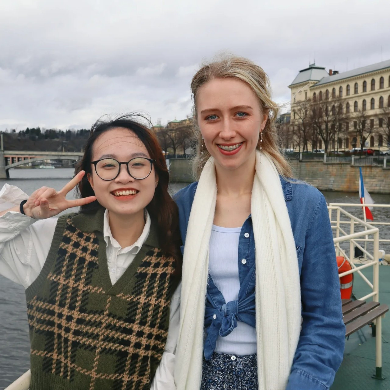 My chụp cùng người bạn thân - Anne Marie. My chụp cùng người bạn thân - Anne Marie.