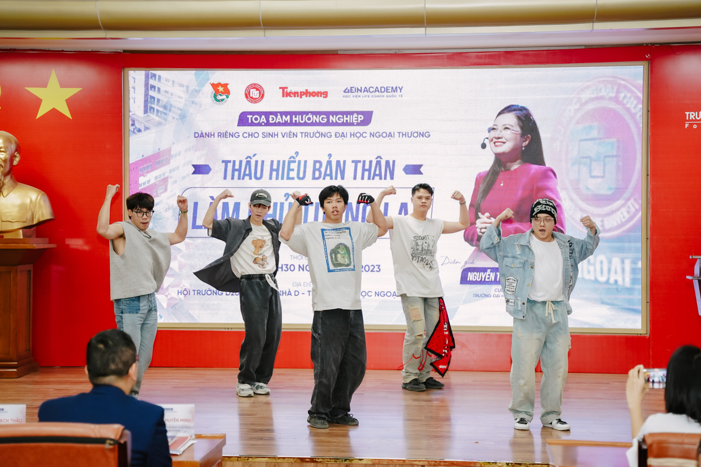 Các tiết mục văn nghệ đặc sắc của sinh viên Trường Đại học Ngoại thương.