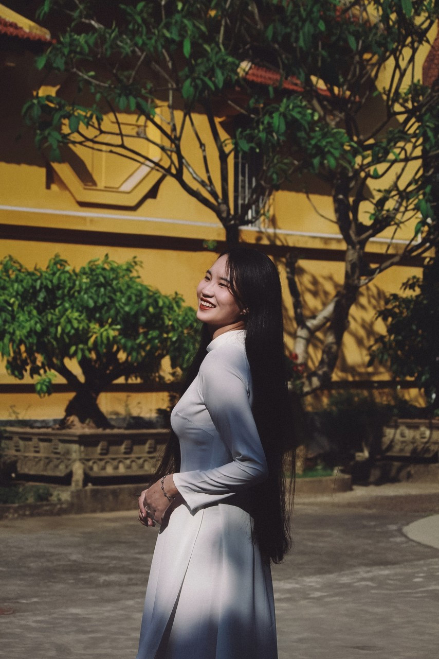 “Ở đây Văn một chút” là chiếc podcast chữa lành nhằm đánh thức năng lượng tính nữ, hướng tới một hình mẫu cụ thể: người con gái dịu dàng, thanh lịch. “Ở đây Văn một chút” là chiếc podcast chữa lành nhằm đánh thức năng lượng tính nữ, hướng tới một hình mẫu cụ thể: người con gái dịu dàng, thanh lịch.