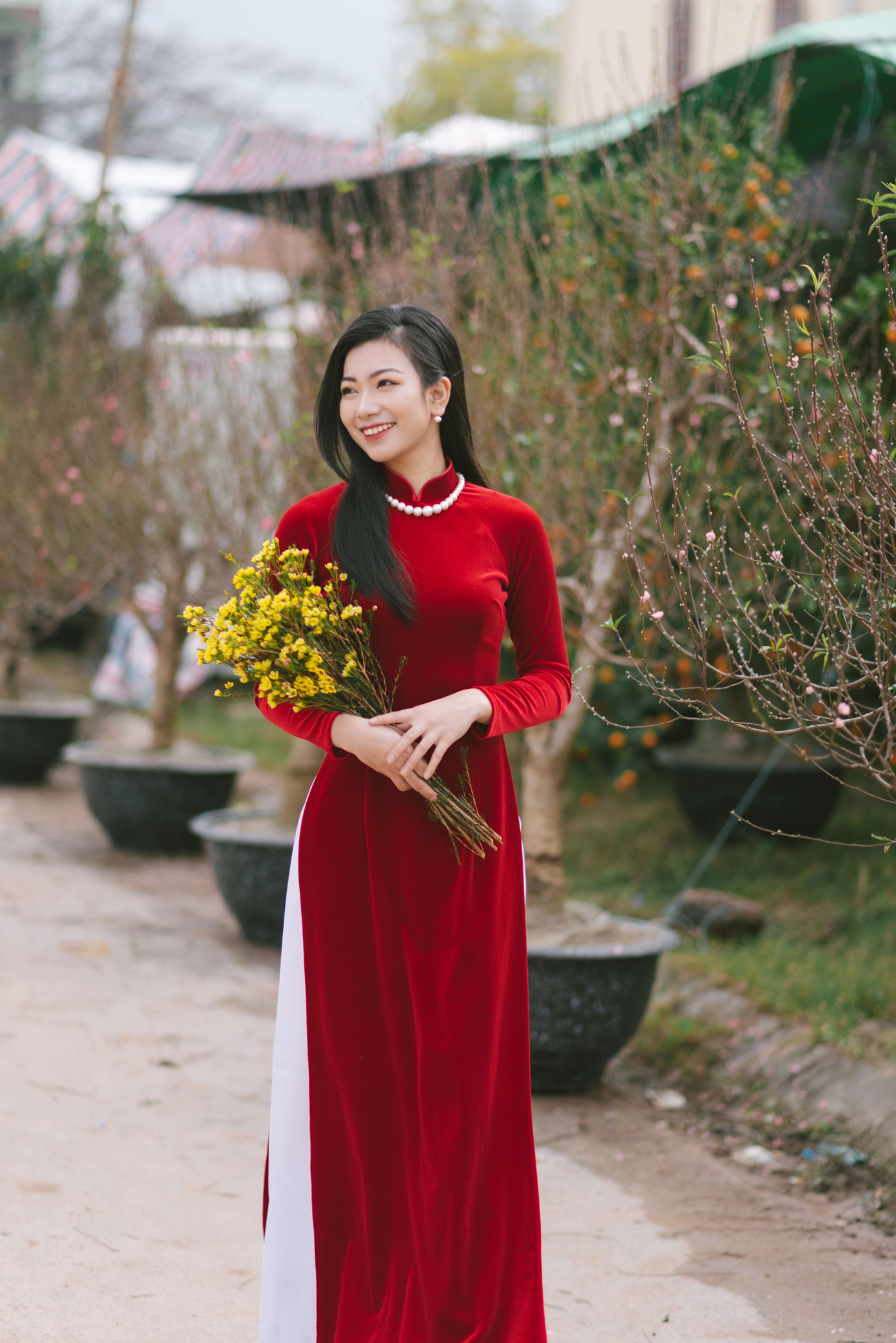 Cô bạn đang là Uỷ viên Ban Chấp hành Hội Sinh viên Trường khóa XIII và cũng là Phó chủ nhiệm CLB Ngoại Ngữ PEC. Cô bạn đang là Uỷ viên Ban Chấp hành Hội Sinh viên Trường khóa XIII và cũng là Phó chủ nhiệm CLB Ngoại Ngữ PEC.