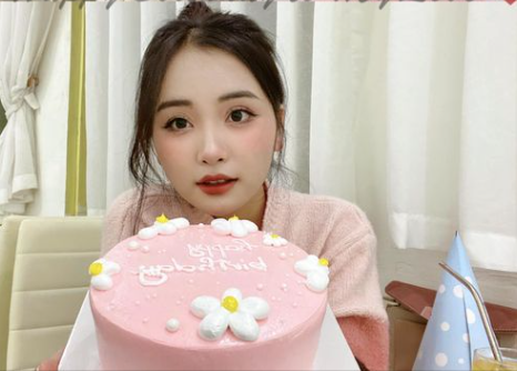 Vẻ đẹp “ kẹo ngọt” làm tan chảy người đối diện ( Ảnh: NVCC ) Vẻ đẹp “ kẹo ngọt” làm tan chảy người đối diện ( Ảnh: NVCC )