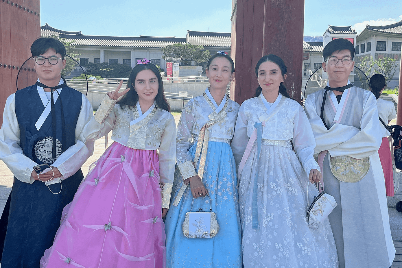 Tiến Huy cùng các sinh viên quốc tế tại Hàn Quốc. Tiến Huy cùng các sinh viên quốc tế tại Hàn Quốc.