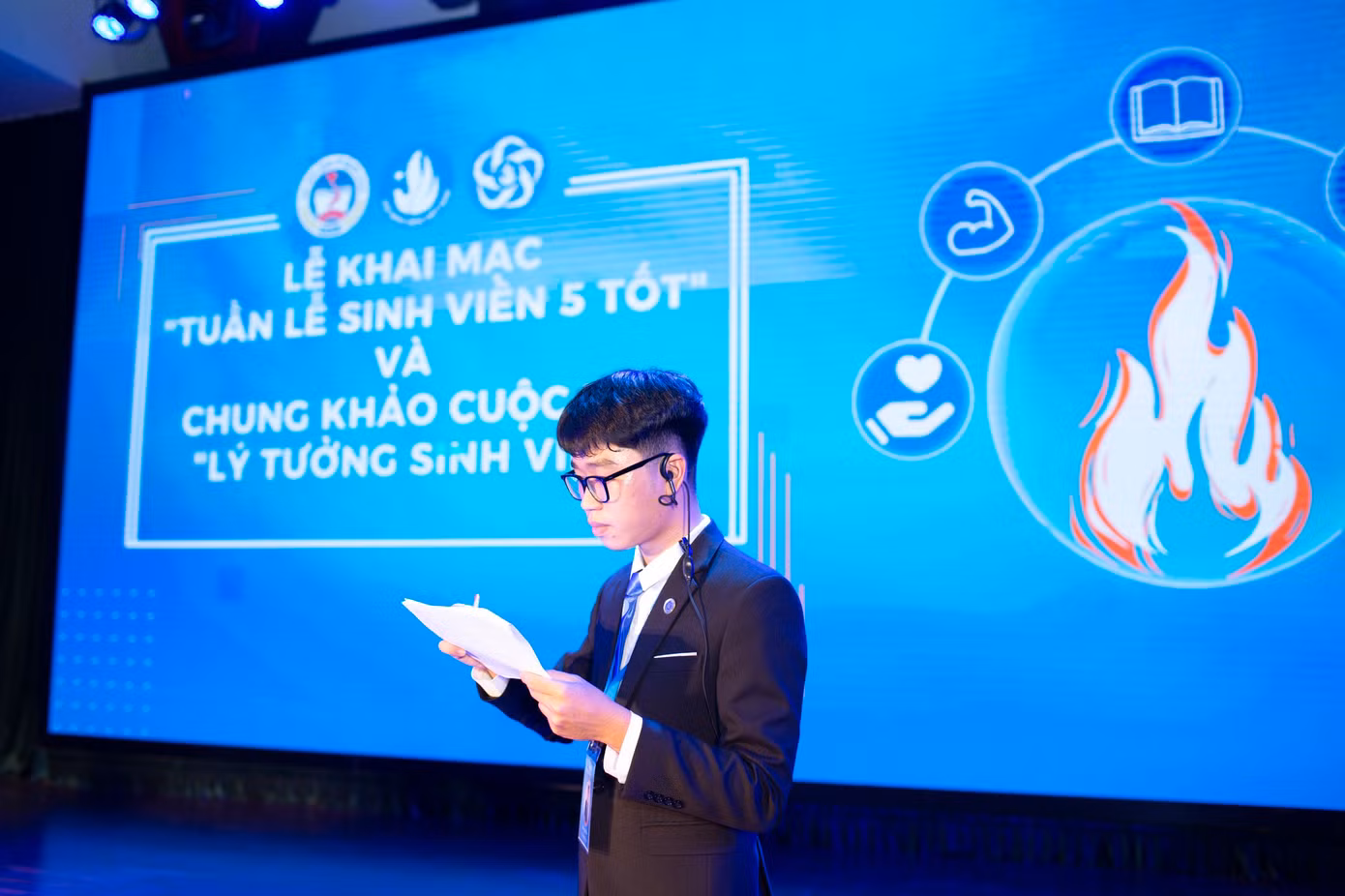 Gia Khiêm là Trưởng Ban Tổ chức Tuần lễ Sinh viên 5 tốt năm học 2021-2022.