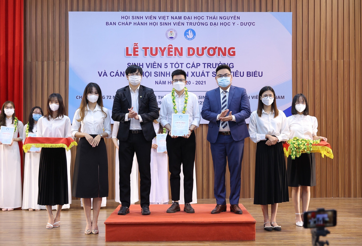 Nguyễn Đào Duy Hải được nhận danh hiệu Sinh viên 5 tốt cấp Trường.