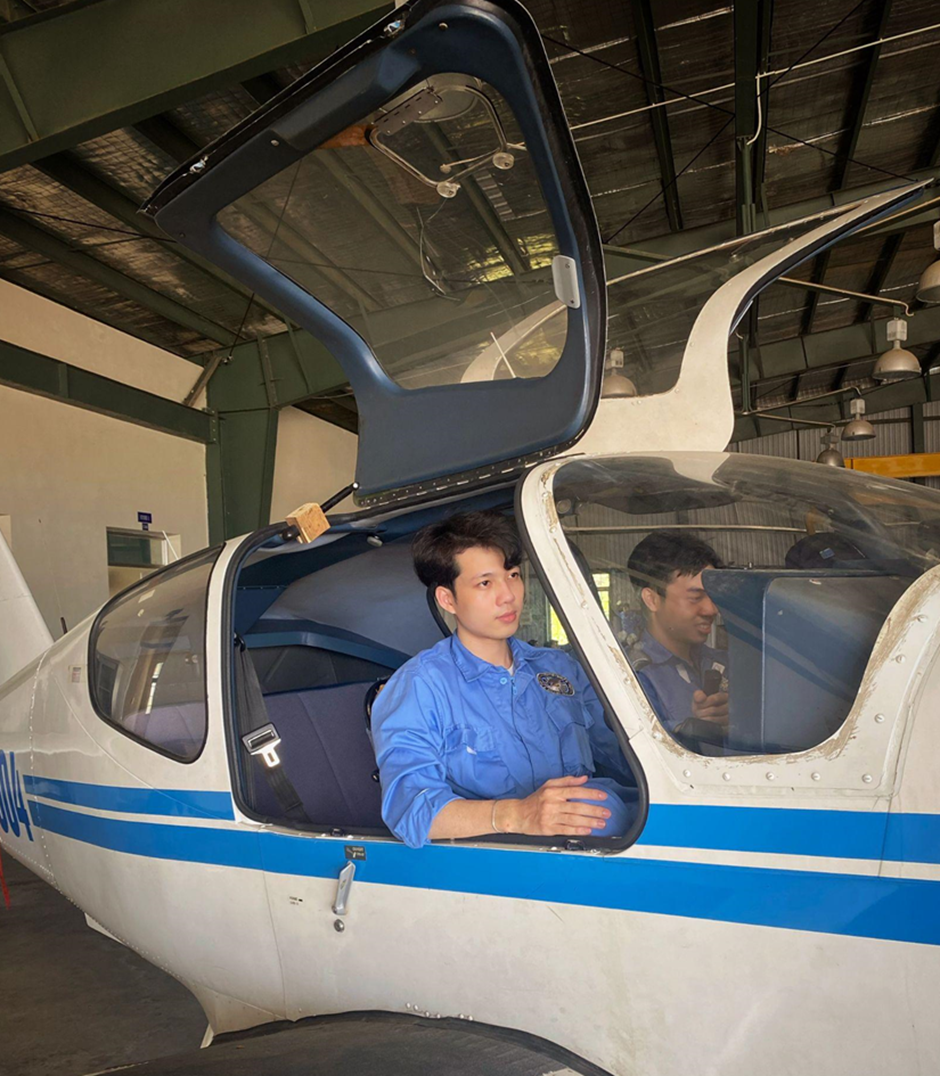 Tham gia thực tập Kỹ thuật Hàng không tại Trung tâm huấn luyện đào tạo Phi Công - Cam Ranh. Tham gia thực tập Kỹ thuật Hàng không tại Trung tâm huấn luyện đào tạo Phi Công - Cam Ranh.