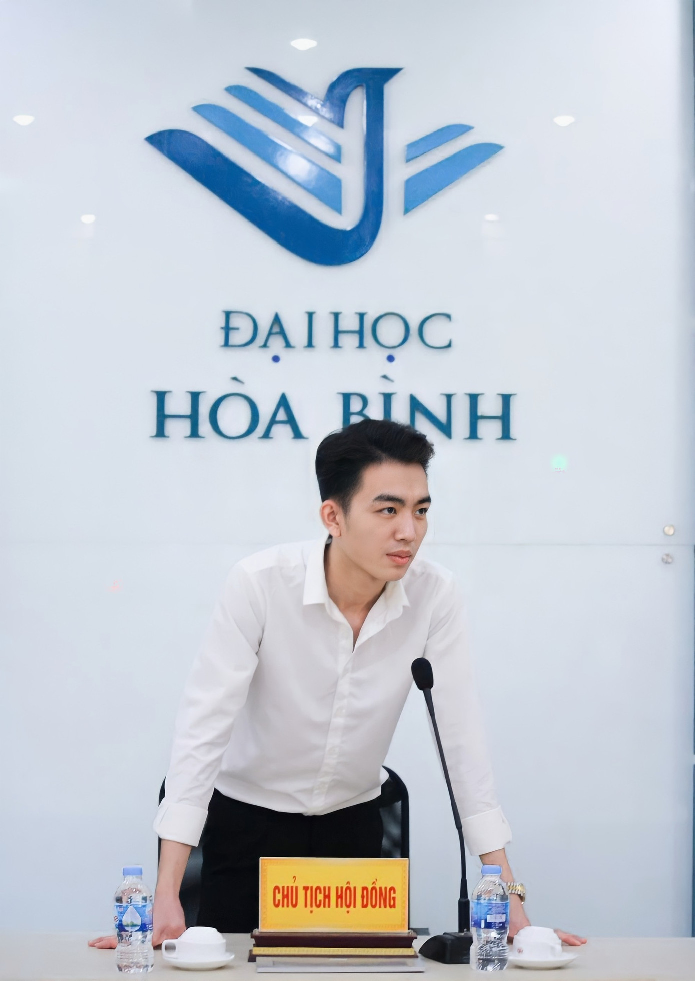 Cố gắng trau dồi bản thân từng ngày để trở thành Luật sư trong tương lai.