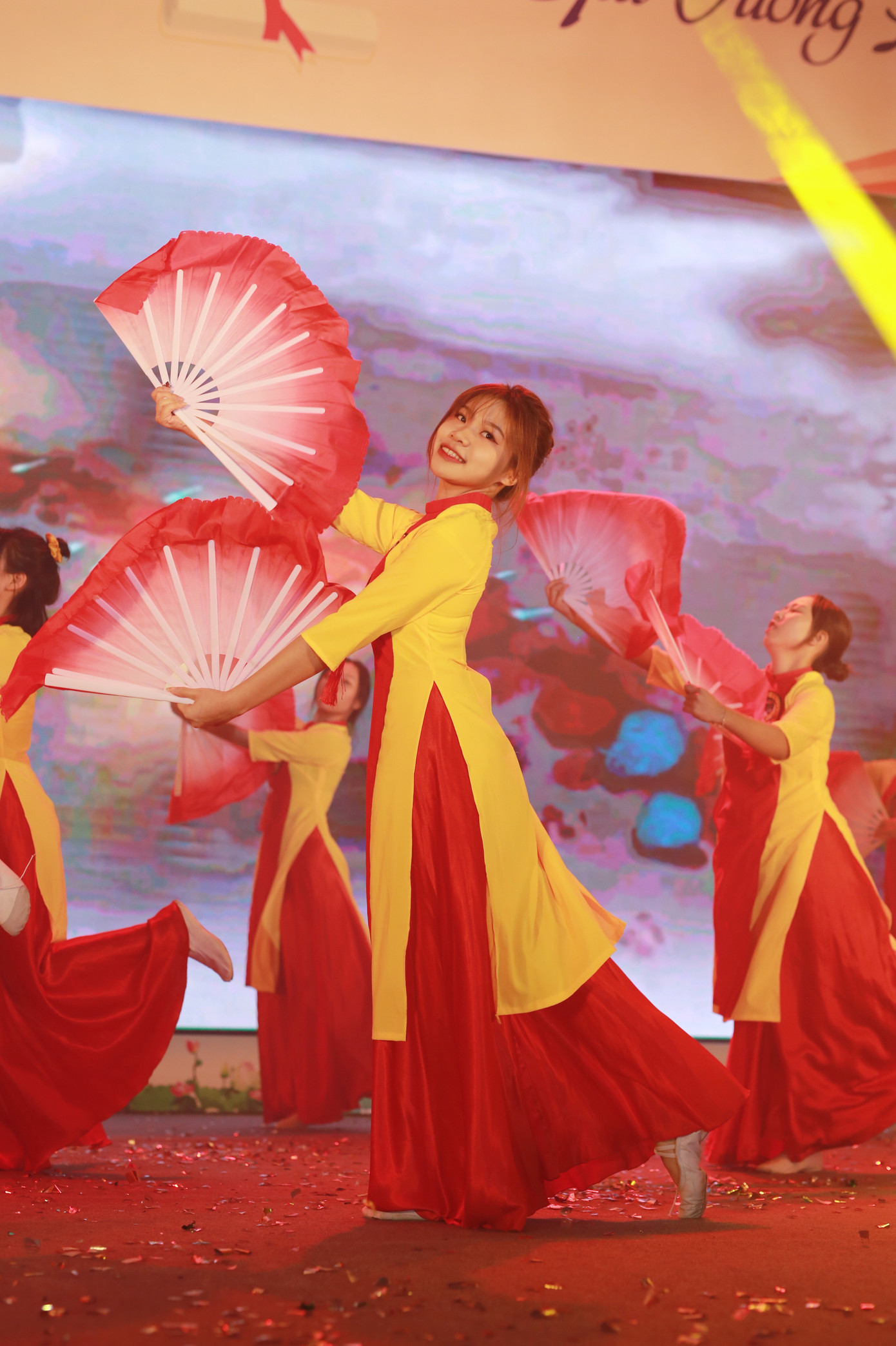 Mai Phương biểu diễn trong Chương trình Chào tân Sinh viên USSH 2022. Mai Phương biểu diễn trong Chương trình Chào tân Sinh viên USSH 2022.