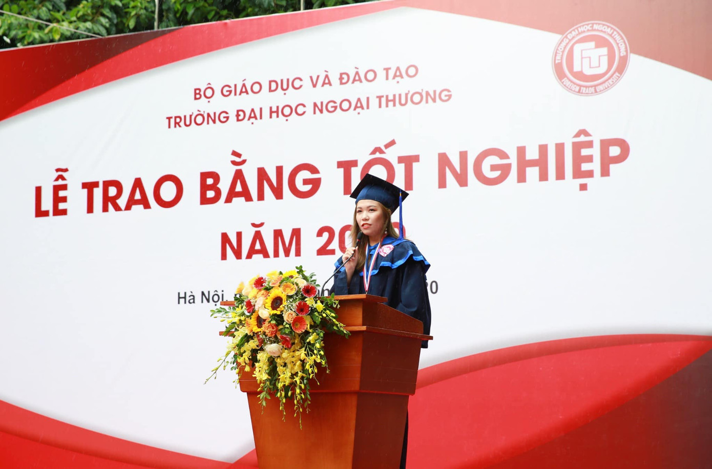 Minh Hòa là thủ khoa của trường Đại học Ngoại thương, tốt nghiệp với điểm GPA tuyệt đối. Minh Hòa là thủ khoa của trường Đại học Ngoại thương, tốt nghiệp với điểm GPA tuyệt đối.