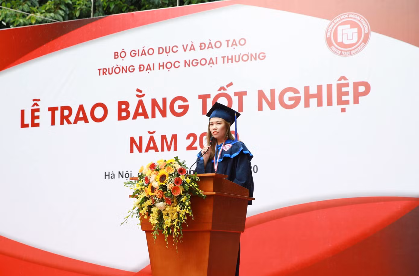 Minh Hòa là thủ khoa của trường Đại học Ngoại thương, tốt nghiệp với điểm GPA tuyệt đối.
