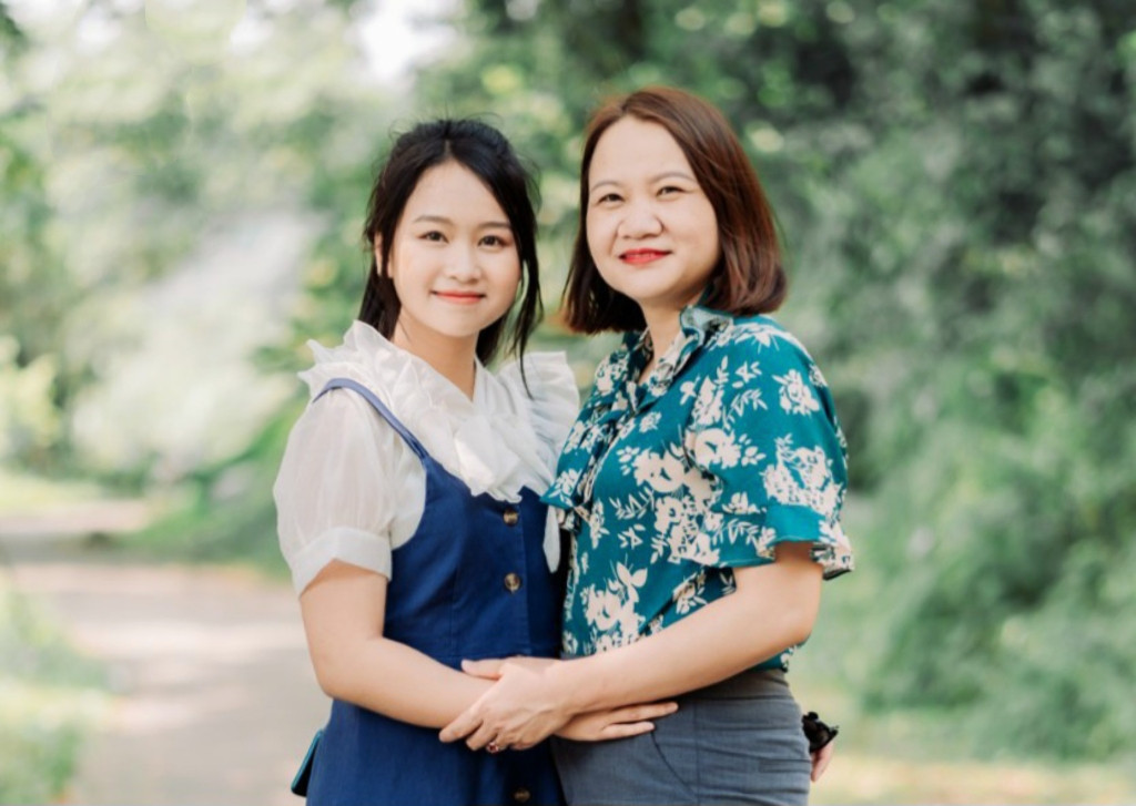 Mẹ là người luôn đồng hành trên chặng đường nỗ lực và cố gắng của Thùy Linh. Mẹ là người luôn đồng hành trên chặng đường nỗ lực và cố gắng của Thùy Linh.