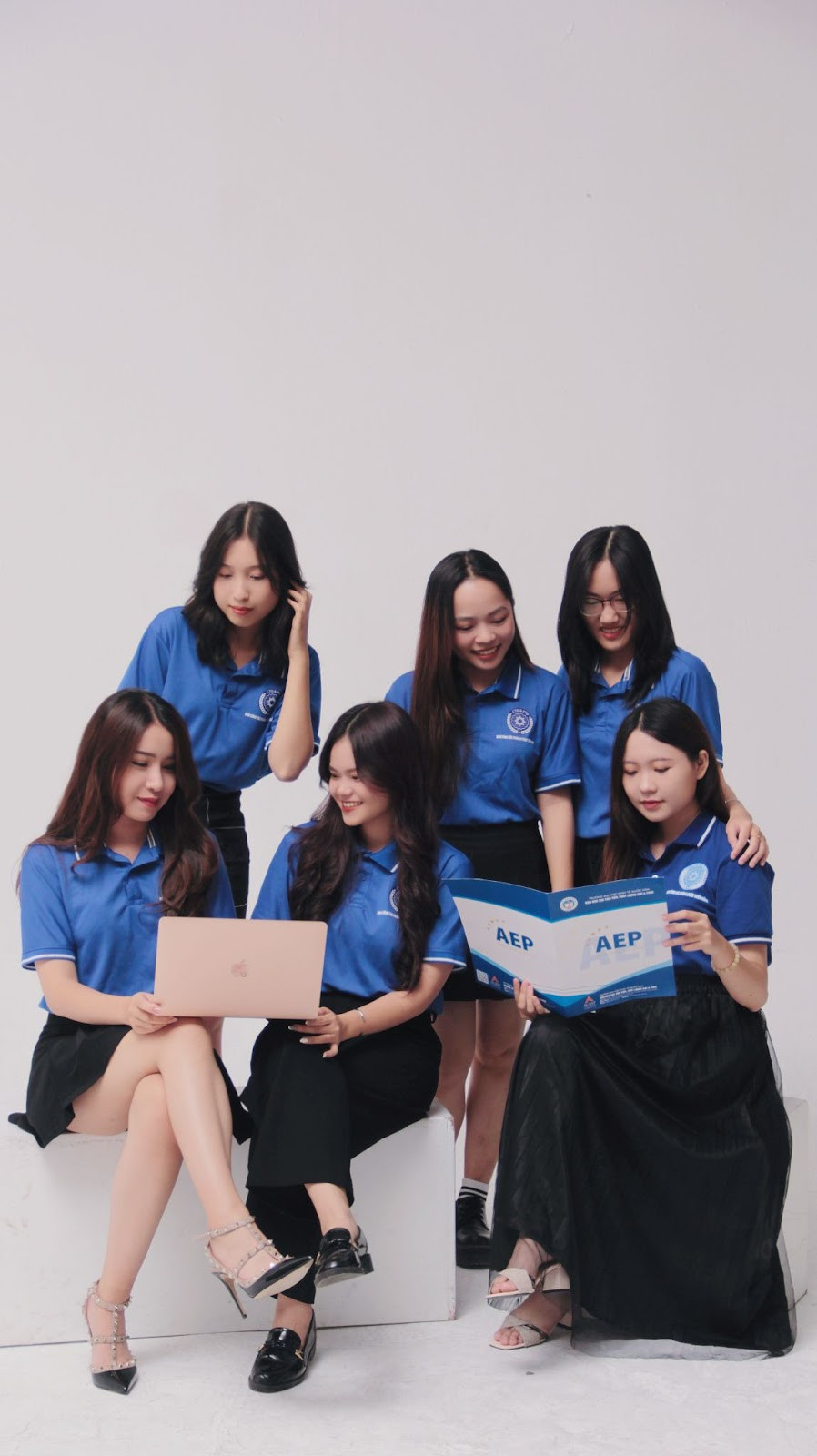 Thu Hà (ngoài cùng bên phải) luôn là “gương mặt thân quen” tại các hoạt động lớn nhỏ trong trường.