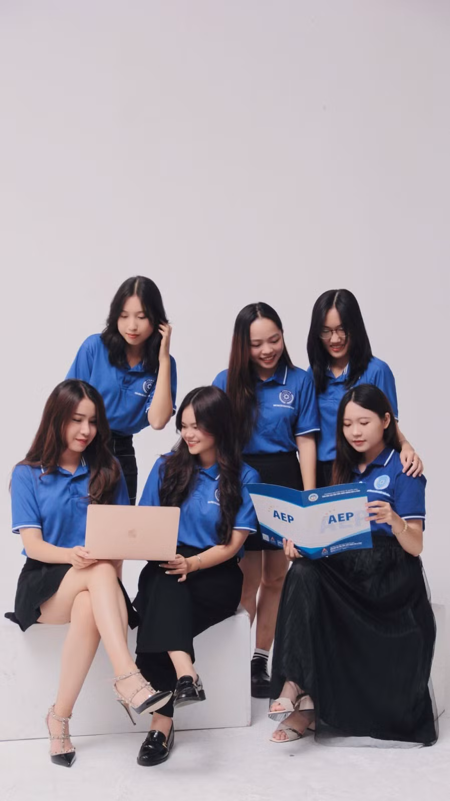 Thu Hà (ngoài cùng bên phải) luôn là “gương mặt thân quen” tại các hoạt động lớn nhỏ trong trường.