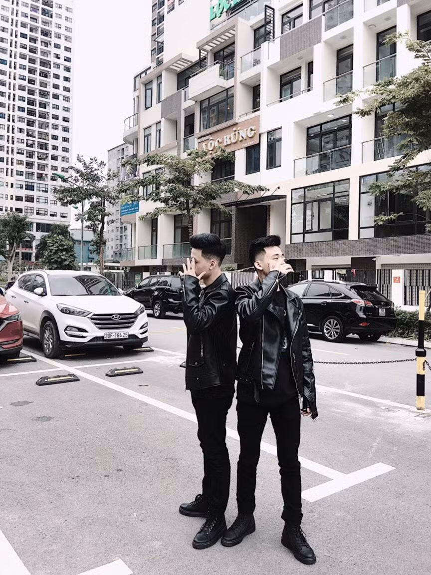 Hai anh em sinh đôi Tiến Thành và Tiến Thịnh.