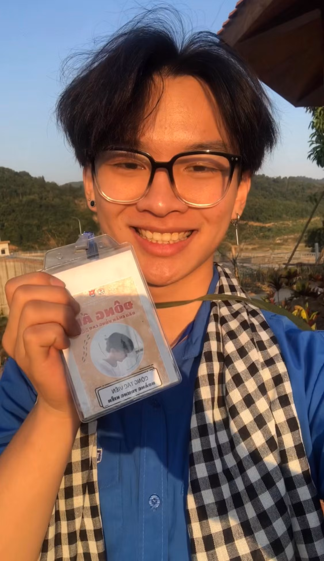 Hoàng Trung Kiên (19 tuổi) quê Yên Bái, đang theo học ngành Quản trị dịch vụ du lịch và lữ hành, Học viện hành chính Quốc gia.