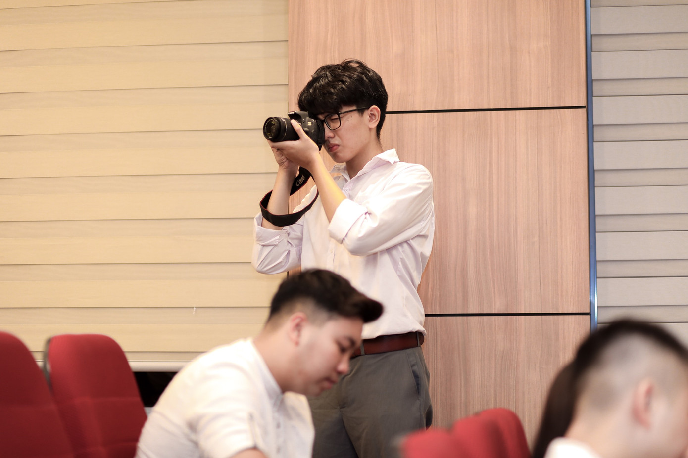 Quang Lâm giữ chức vụ Bí thư chi đoàn và lĩnh xướng cho các hoạt động của lớp.