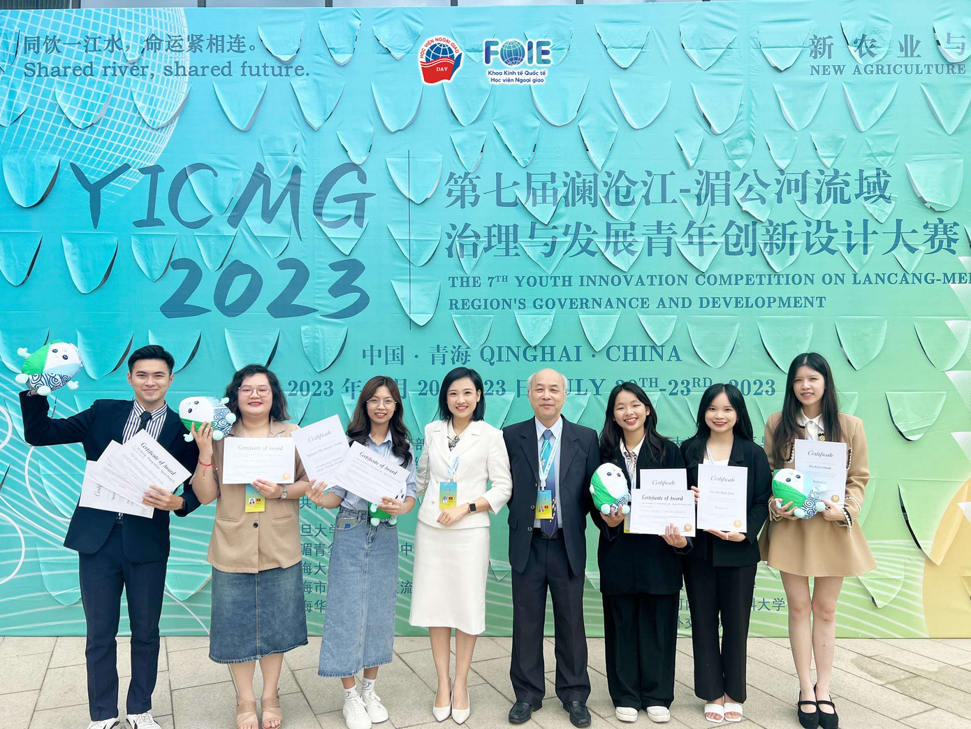 Thầy trò Học viện Ngoại giao nhận về hàng loạt giải thưởng tại lễ bế mạc sự kiện.