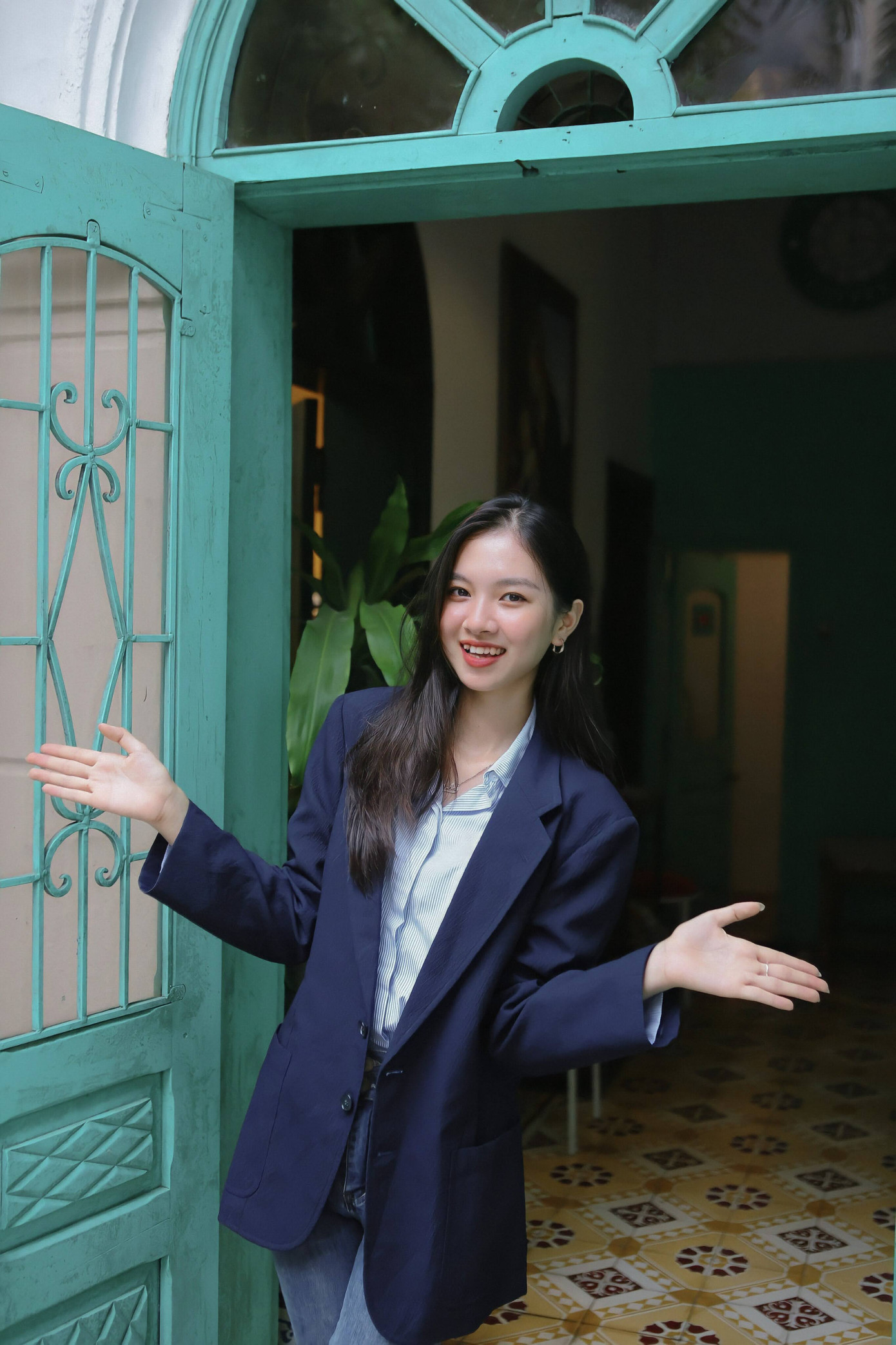 Ngô Thị Phương Anh (21 tuổi) đến từ mảnh đất quan họ Bắc Ninh, là sinh viên năm 3 lớp Báo ảnh K40, Viện Báo chí, Học viện Báo chí và Tuyên truyền.