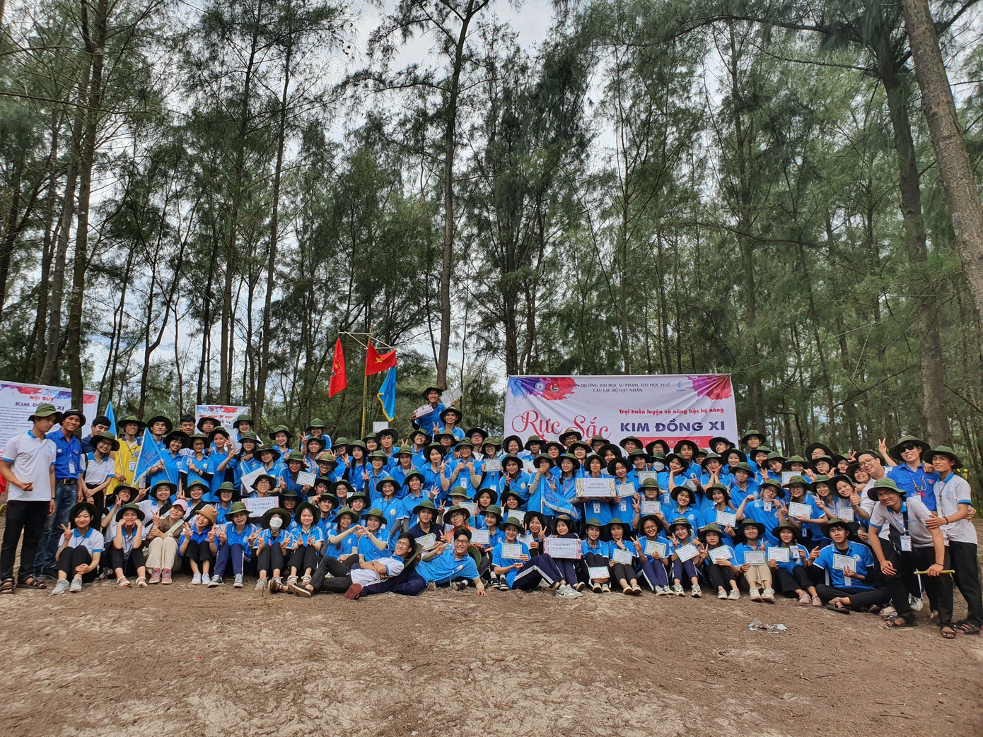 Các hoạt động của CLB Hạt Nhân thu hút đông đảo sinh viên tham gia. Các hoạt động của CLB Hạt Nhân thu hút đông đảo sinh viên tham gia.