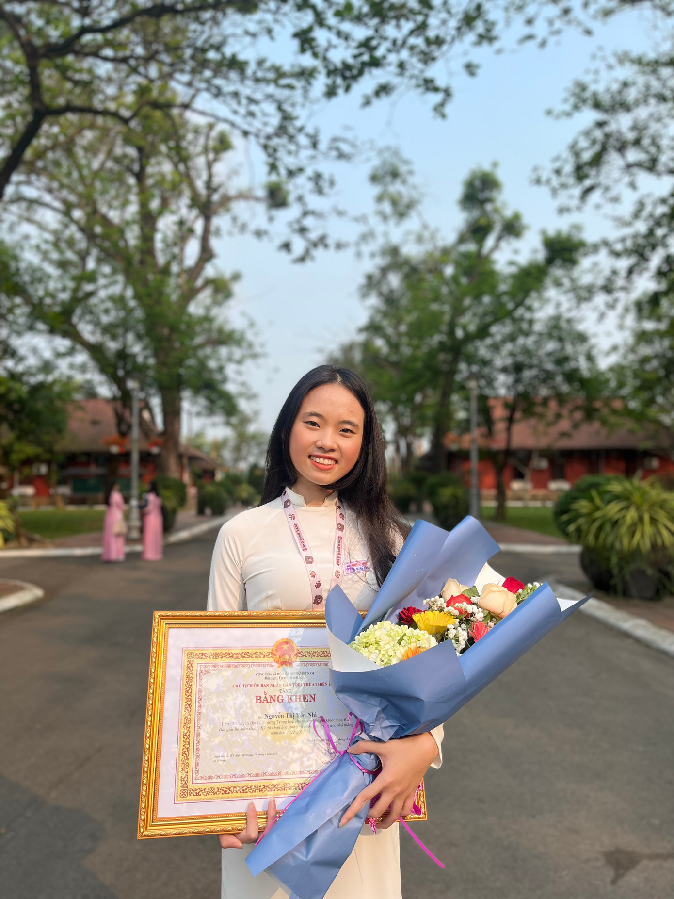 Nguyễn Thị Yến Nhi là cựu học sinh của Trường THPT Chuyên Quốc Học Huế. Nguyễn Thị Yến Nhi là cựu học sinh của Trường THPT Chuyên Quốc Học Huế.