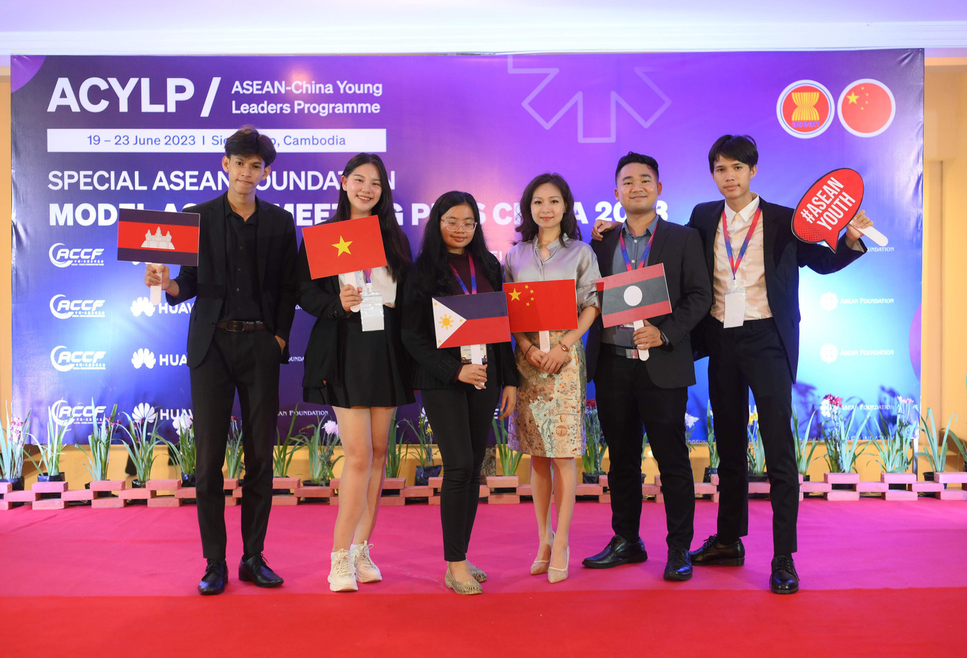 Trang cùng đoàn Việt Nam tham dự Special ASEAN Foundation Model ASEAN Meeting 2023.