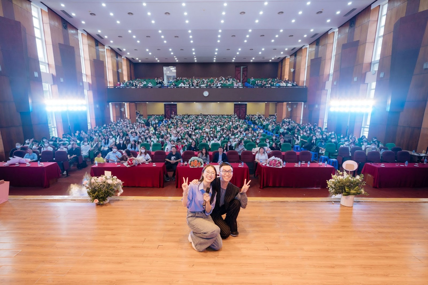 Khánh Vy, Uy Lê cùng hơn 1000 bạn trẻ tham dự Workshop VyTalk “Open Sesame&quot;.