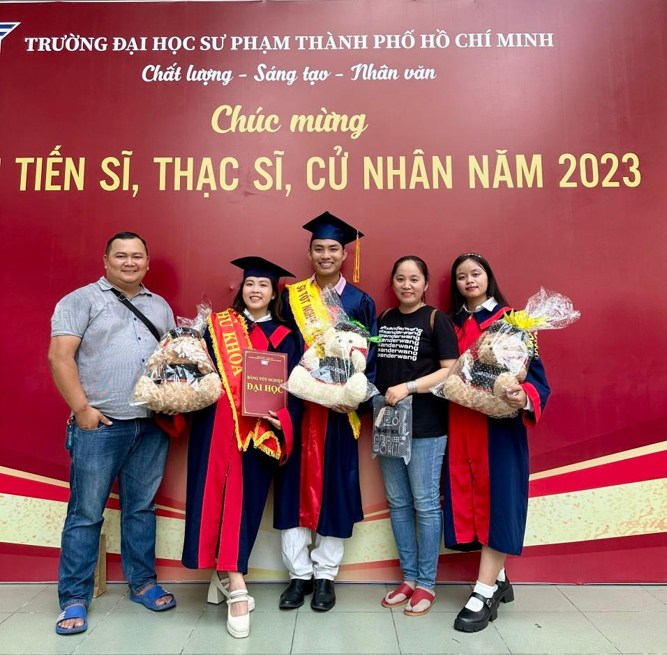 Cô bạn học được cách đối mặt với những thử thách, biết cách vượt qua những giới hạn của bản thân và luôn nỗ lực để đạt được mục tiêu. Cô bạn học được cách đối mặt với những thử thách, biết cách vượt qua những giới hạn của bản thân và luôn nỗ lực để đạt được mục tiêu.