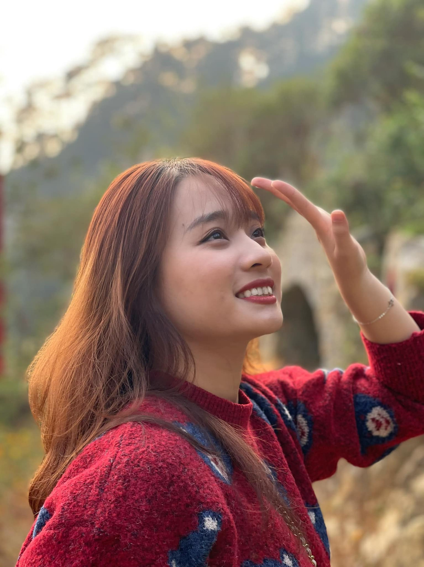 Dù bị hỏi khó trong dịp Tết những Hà luôn khéo léo trả lời một cách thật lòng và cởi mở nhất. Dù bị hỏi khó trong dịp Tết những Hà luôn khéo léo trả lời một cách thật lòng và cởi mở nhất.