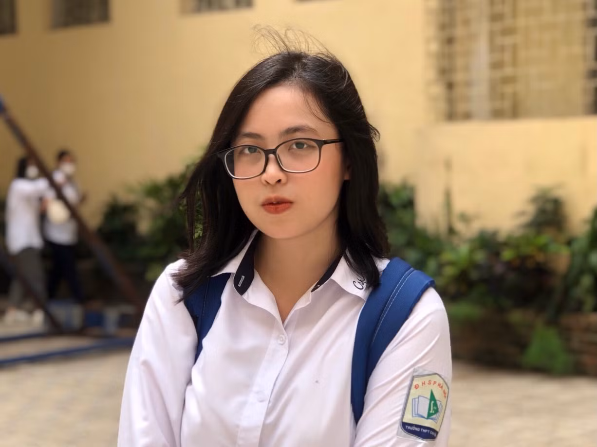 Phạm Khánh Linh, học sinh chuyên Anh khóa 54 (K54), Trường THPT Chuyên Sư Phạm.