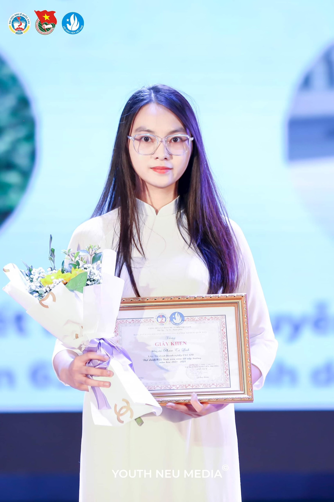 Tú Linh luôn năng nổ hoạt bát, sôi nổi trong nhiều hoạt động của nhà trường và đạt nhiều thành tích tiêu biểu.