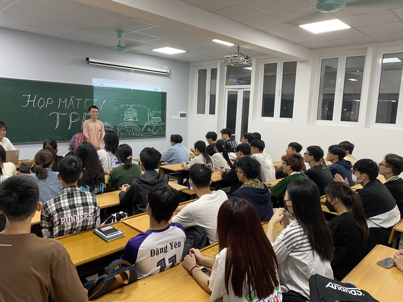 Tổ chức gặp mặt Cộng tác viên Câu lạc bộ Kỹ năng mềm Đại học Xây dựng Hà Nội.