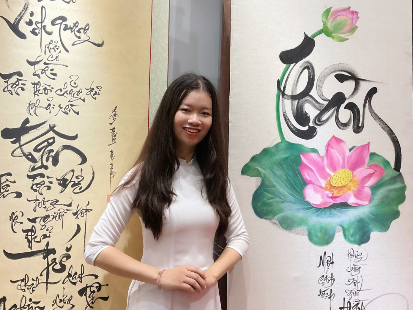 Anh Thơ nhận Học bổng Vallet 2022 tại Văn Miếu, Hà Nội.